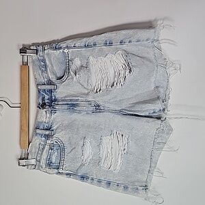 American Eagle light wash distressed style size 2 mom high rise jean shorts